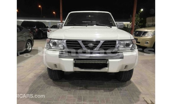 Acheter Import Voiture Nissan Patrol Blanc à Import - Dubai, Eua Acheter Import Voiture Nissan Patrol Blanc à Import - Dubai, Eua