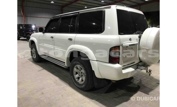 Acheter Import Voiture Nissan Patrol Blanc à Import - Dubai, Eua Acheter Import Voiture Nissan Patrol Blanc à Import - Dubai, Eua