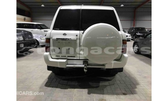 Acheter Import Voiture Nissan Patrol Blanc à Import - Dubai, Eua Acheter Import Voiture Nissan Patrol Blanc à Import - Dubai, Eua