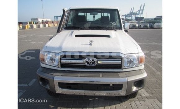 Acheter Import Voiture Toyota Land Cruiser Blanc à Import - Dubai, Eua Acheter Import Voiture Toyota Land Cruiser Blanc à Import - Dubai, Eua
