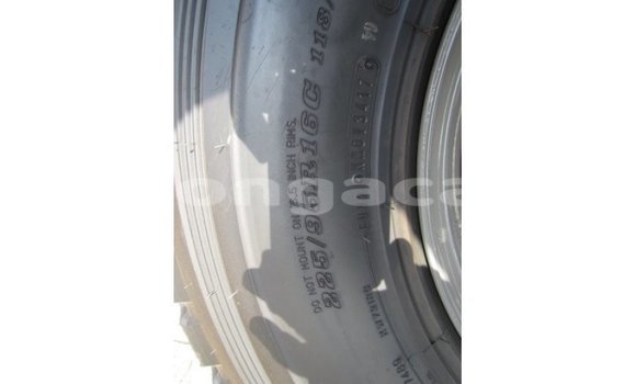 Acheter Import Voiture Toyota Land Cruiser Blanc à Import - Dubai, Eua Acheter Import Voiture Toyota Land Cruiser Blanc à Import - Dubai, Eua