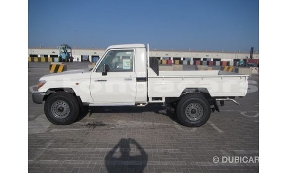 Acheter Import Voiture Toyota Land Cruiser Blanc à Import - Dubai, Eua Acheter Import Voiture Toyota Land Cruiser Blanc à Import - Dubai, Eua