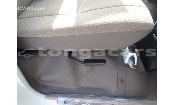 Acheter Import Voiture Toyota Land Cruiser Blanc à Import - Dubai, Eua Acheter Import Voiture Toyota Land Cruiser Blanc à Import - Dubai, Eua