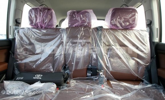 Acheter Import Voiture Toyota Land Cruiser Noir à Import - Dubai, Eua Acheter Import Voiture Toyota Land Cruiser Noir à Import - Dubai, Eua