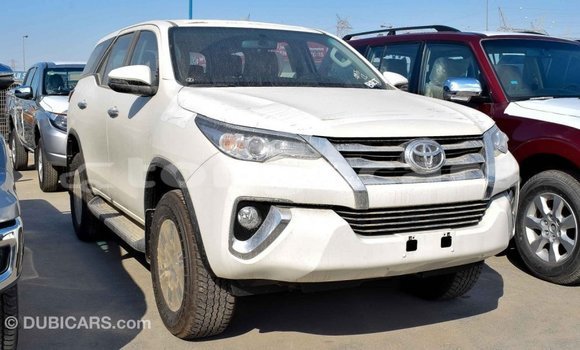 Acheter Import Voiture Toyota Fortuner Blanc à Import - Dubai, Eua Acheter Import Voiture Toyota Fortuner Blanc à Import - Dubai, Eua