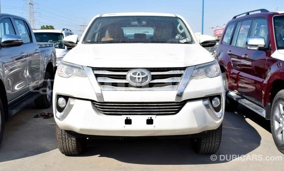 Acheter Import Voiture Toyota Fortuner Blanc à Import - Dubai, Eua Acheter Import Voiture Toyota Fortuner Blanc à Import - Dubai, Eua