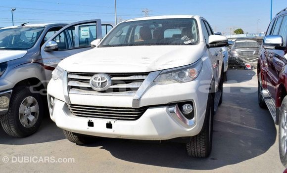 Acheter Import Voiture Toyota Fortuner Blanc à Import - Dubai, Eua Acheter Import Voiture Toyota Fortuner Blanc à Import - Dubai, Eua