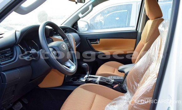 Acheter Import Voiture Toyota Fortuner Blanc à Import - Dubai, Eua Acheter Import Voiture Toyota Fortuner Blanc à Import - Dubai, Eua