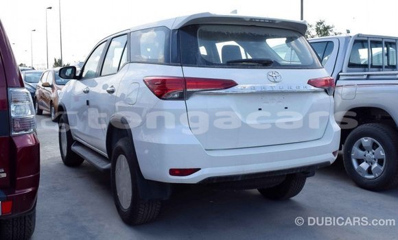 Acheter Import Voiture Toyota Fortuner Blanc à Import - Dubai, Eua Acheter Import Voiture Toyota Fortuner Blanc à Import - Dubai, Eua