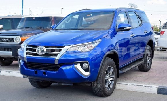 Acheter Import Voiture Toyota Fortuner Bleu à Import - Dubai, Eua Acheter Import Voiture Toyota Fortuner Bleu à Import - Dubai, Eua