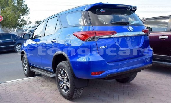 Acheter Import Voiture Toyota Fortuner Bleu à Import - Dubai, Eua Acheter Import Voiture Toyota Fortuner Bleu à Import - Dubai, Eua