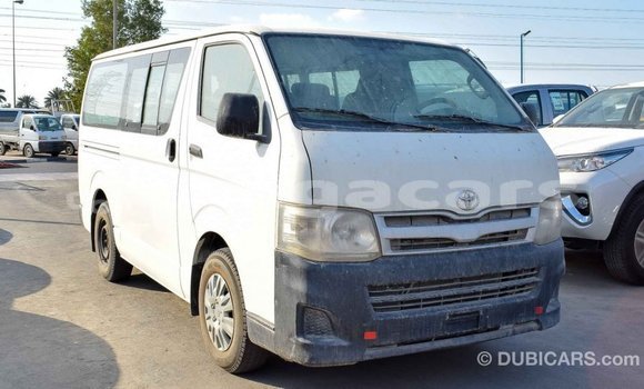 Acheter Import Voiture Toyota Hiace Blanc à Import - Dubai, Eua Acheter Import Voiture Toyota Hiace Blanc à Import - Dubai, Eua