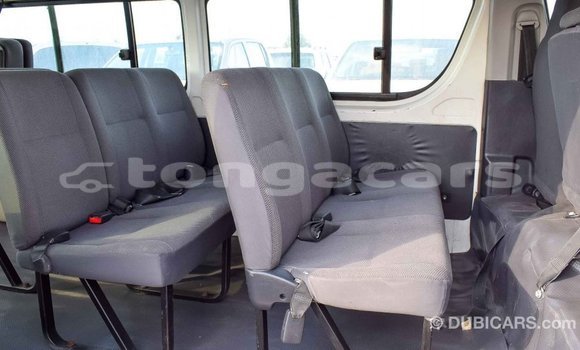 Acheter Import Voiture Toyota Hiace Blanc à Import - Dubai, Eua Acheter Import Voiture Toyota Hiace Blanc à Import - Dubai, Eua