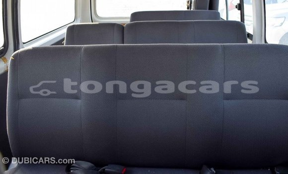 Acheter Import Voiture Toyota Hiace Blanc à Import - Dubai, Eua Acheter Import Voiture Toyota Hiace Blanc à Import - Dubai, Eua
