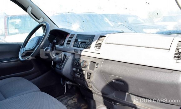 Acheter Import Voiture Toyota Hiace Blanc à Import - Dubai, Eua Acheter Import Voiture Toyota Hiace Blanc à Import - Dubai, Eua