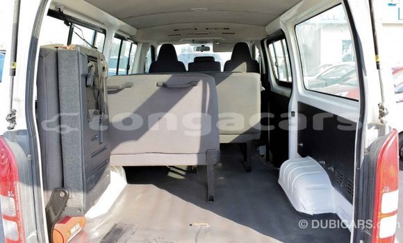 Acheter Import Voiture Toyota Hiace Blanc à Import - Dubai, Eua Acheter Import Voiture Toyota Hiace Blanc à Import - Dubai, Eua