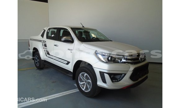 Acheter Import Voiture Toyota Hilux Blanc à Import - Dubai, Eua Acheter Import Voiture Toyota Hilux Blanc à Import - Dubai, Eua