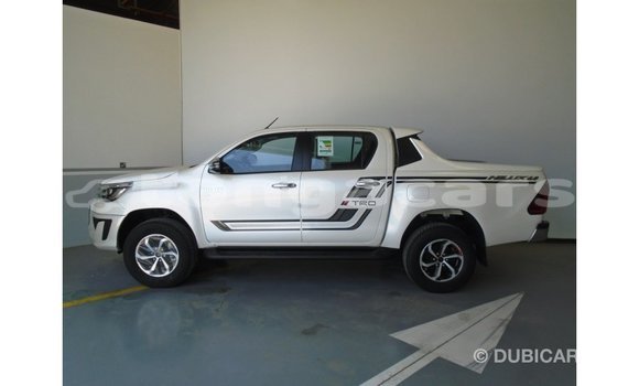 Acheter Import Voiture Toyota Hilux Blanc à Import - Dubai, Eua Acheter Import Voiture Toyota Hilux Blanc à Import - Dubai, Eua