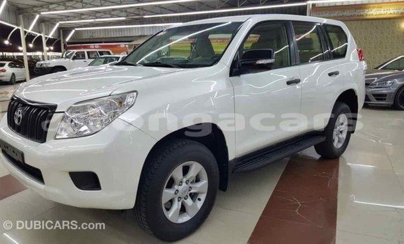 Acheter Import Voiture Toyota Prado Blanc à Import - Dubai, Eua Acheter Import Voiture Toyota Prado Blanc à Import - Dubai, Eua
