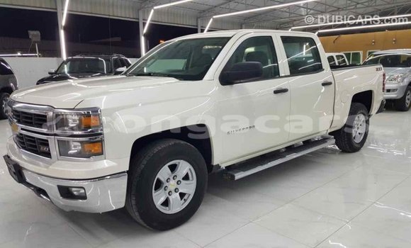 Acheter Import Voiture Chevrolet Silverado Blanc à Import - Dubai, Eua Acheter Import Voiture Chevrolet Silverado Blanc à Import - Dubai, Eua