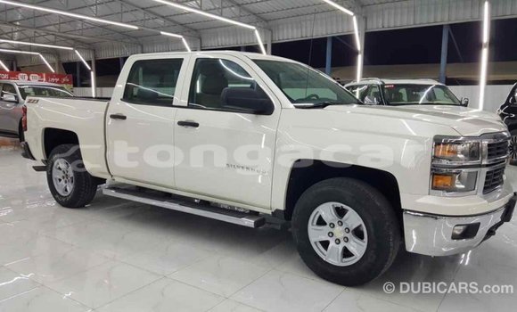 Acheter Import Voiture Chevrolet Silverado Blanc à Import - Dubai, Eua Acheter Import Voiture Chevrolet Silverado Blanc à Import - Dubai, Eua