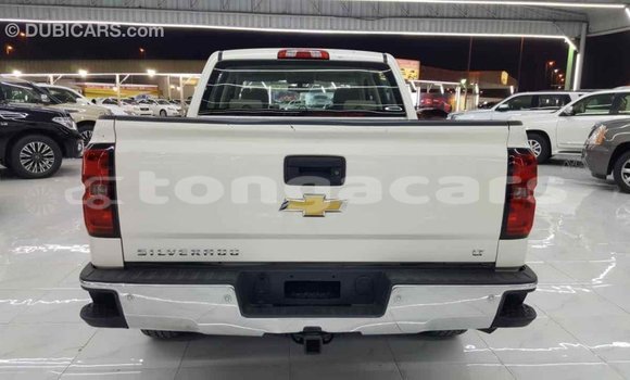 Acheter Import Voiture Chevrolet Silverado Blanc à Import - Dubai, Eua Acheter Import Voiture Chevrolet Silverado Blanc à Import - Dubai, Eua