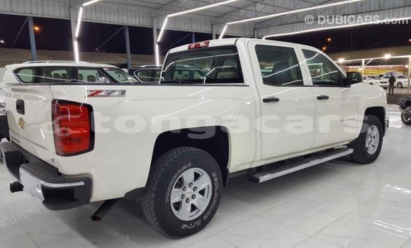 Acheter Import Voiture Chevrolet Silverado Blanc à Import - Dubai, Eua Acheter Import Voiture Chevrolet Silverado Blanc à Import - Dubai, Eua