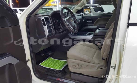 Acheter Import Voiture Chevrolet Silverado Blanc à Import - Dubai, Eua Acheter Import Voiture Chevrolet Silverado Blanc à Import - Dubai, Eua