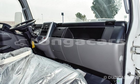 Acheter Import Voiture Mitsubishi Carisma Blanc à Import - Dubai, Eua Acheter Import Voiture Mitsubishi Carisma Blanc à Import - Dubai, Eua