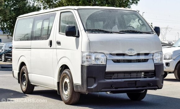 Acheter Import Voiture Toyota Hiace Blanc à Import - Dubai, Eua Acheter Import Voiture Toyota Hiace Blanc à Import - Dubai, Eua