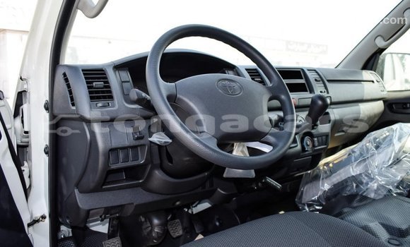 Acheter Import Voiture Toyota Hiace Blanc à Import - Dubai, Eua Acheter Import Voiture Toyota Hiace Blanc à Import - Dubai, Eua