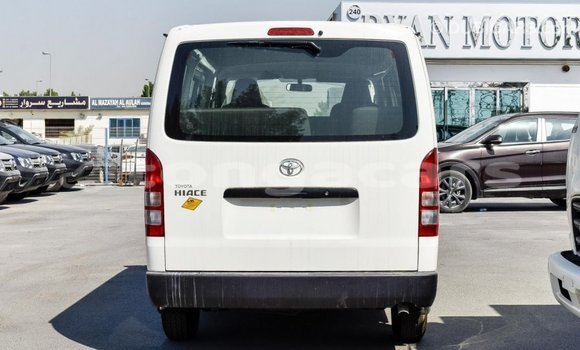 Acheter Import Voiture Toyota Hiace Blanc à Import - Dubai, Eua Acheter Import Voiture Toyota Hiace Blanc à Import - Dubai, Eua