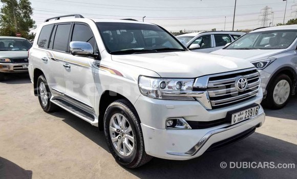 Acheter Import Voiture Toyota Land Cruiser Blanc à Import - Dubai, Eua Acheter Import Voiture Toyota Land Cruiser Blanc à Import - Dubai, Eua