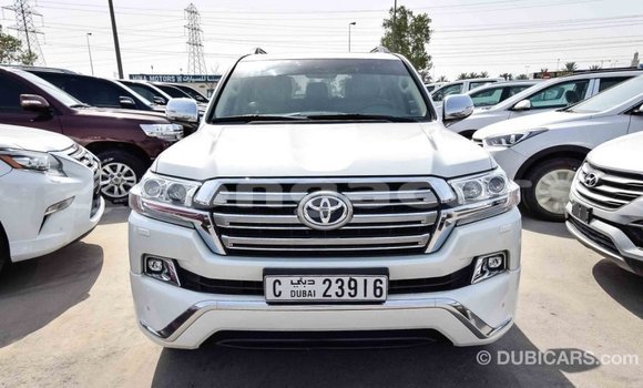 Acheter Import Voiture Toyota Land Cruiser Blanc à Import - Dubai, Eua Acheter Import Voiture Toyota Land Cruiser Blanc à Import - Dubai, Eua