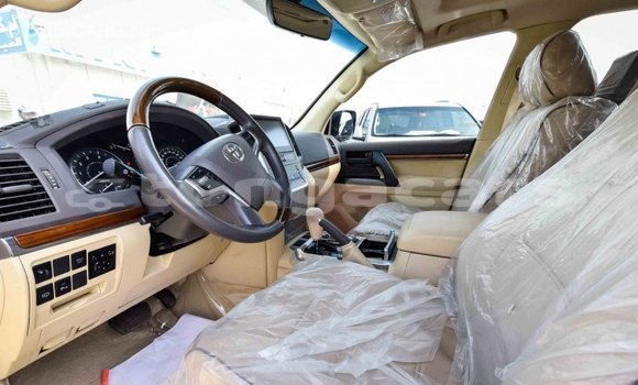 Acheter Import Voiture Toyota Land Cruiser Blanc à Import - Dubai, Eua Acheter Import Voiture Toyota Land Cruiser Blanc à Import - Dubai, Eua