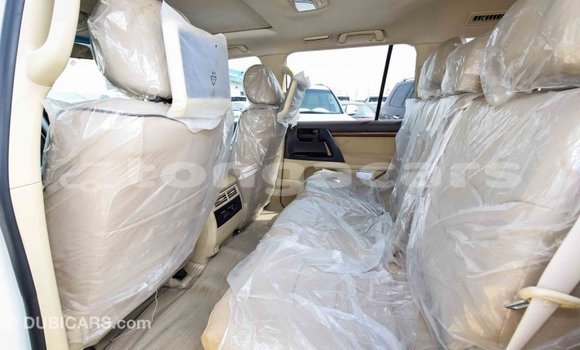 Acheter Import Voiture Toyota Land Cruiser Blanc à Import - Dubai, Eua Acheter Import Voiture Toyota Land Cruiser Blanc à Import - Dubai, Eua