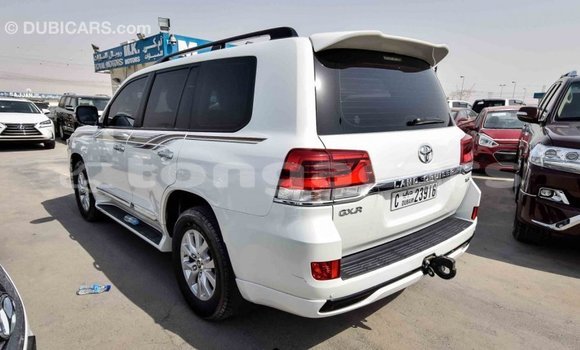 Acheter Import Voiture Toyota Land Cruiser Blanc à Import - Dubai, Eua Acheter Import Voiture Toyota Land Cruiser Blanc à Import - Dubai, Eua