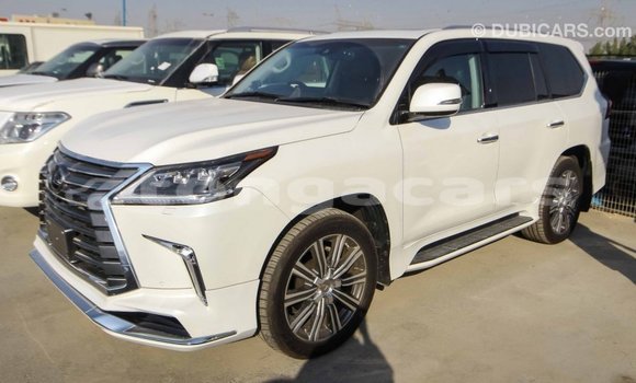 Acheter Import Voiture Lexus LX Blanc à Import - Dubai, Eua Acheter Import Voiture Lexus LX Blanc à Import - Dubai, Eua