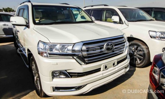 Acheter Import Voiture Toyota Land Cruiser Blanc à Import - Dubai, Eua Acheter Import Voiture Toyota Land Cruiser Blanc à Import - Dubai, Eua