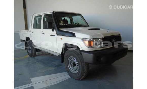 Acheter Import Voiture Toyota Land Cruiser Blanc à Import - Dubai, Eua Acheter Import Voiture Toyota Land Cruiser Blanc à Import - Dubai, Eua
