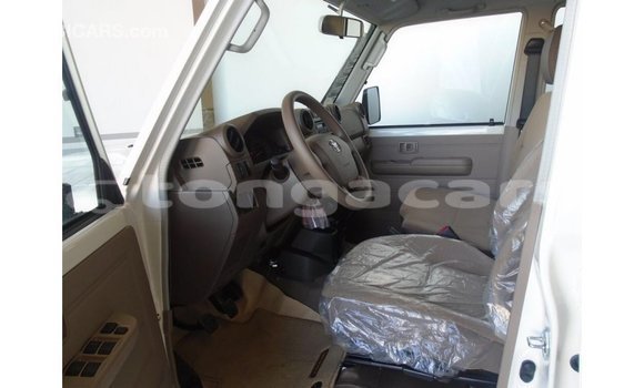 Acheter Import Voiture Toyota Land Cruiser Blanc à Import - Dubai, Eua Acheter Import Voiture Toyota Land Cruiser Blanc à Import - Dubai, Eua