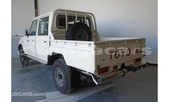 Acheter Import Voiture Toyota Land Cruiser Blanc à Import - Dubai, Eua Acheter Import Voiture Toyota Land Cruiser Blanc à Import - Dubai, Eua