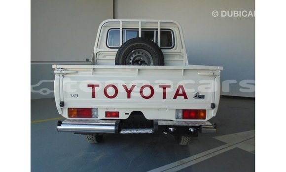 Acheter Import Voiture Toyota Land Cruiser Blanc à Import - Dubai, Eua Acheter Import Voiture Toyota Land Cruiser Blanc à Import - Dubai, Eua