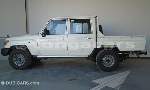Acheter Import Voiture Toyota Land Cruiser Blanc à Import - Dubai, Eua Acheter Import Voiture Toyota Land Cruiser Blanc à Import - Dubai, Eua