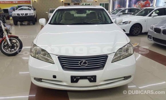 Acheter Import Voiture Lexus ES Blanc à Import - Dubai, Eua Acheter Import Voiture Lexus ES Blanc à Import - Dubai, Eua