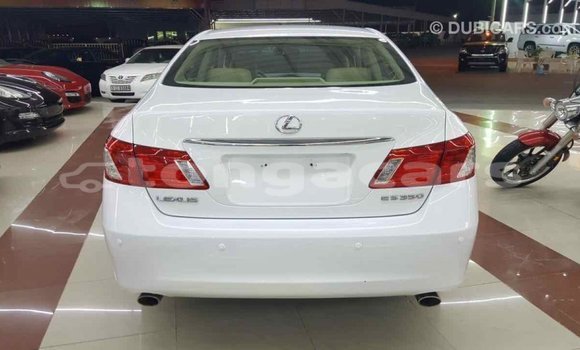 Acheter Import Voiture Lexus ES Blanc à Import - Dubai, Eua