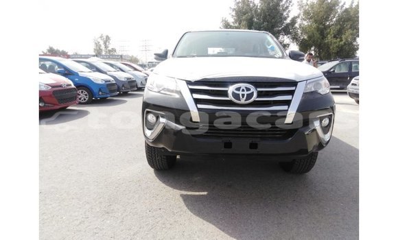 Acheter Import Voiture Toyota Fortuner Noir à Import - Dubai, Eua Acheter Import Voiture Toyota Fortuner Noir à Import - Dubai, Eua