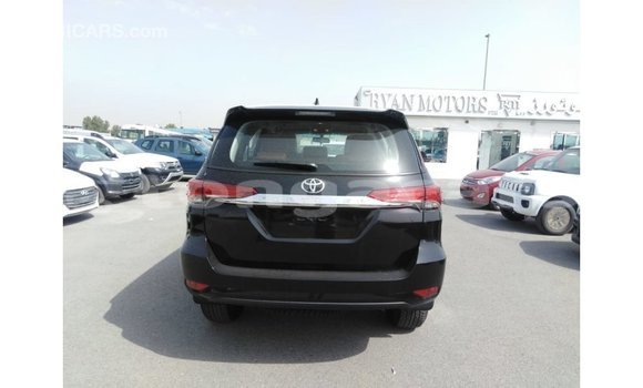 Acheter Import Voiture Toyota Fortuner Noir à Import - Dubai, Eua Acheter Import Voiture Toyota Fortuner Noir à Import - Dubai, Eua