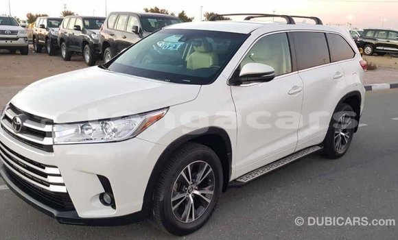 Acheter Import Voiture Toyota Highlander Blanc à Import - Dubai, Eua Acheter Import Voiture Toyota Highlander Blanc à Import - Dubai, Eua