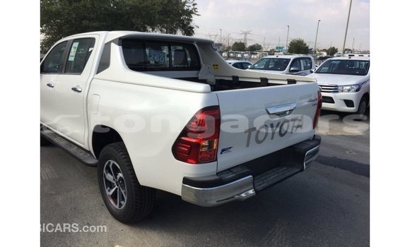 Acheter Import Voiture Toyota Hilux Blanc à Import - Dubai, Eua Acheter Import Voiture Toyota Hilux Blanc à Import - Dubai, Eua